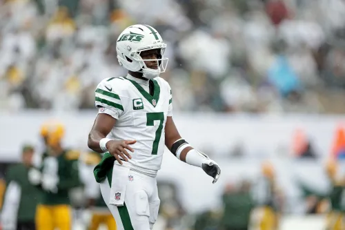 NFL Player Props For Week 3: Geno Smith, Tyler Allgeier & More
